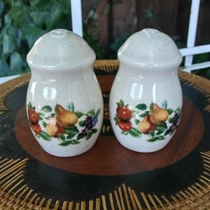 Fruits Print Salt and Pepper Shaker Set.